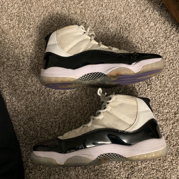 Jordan 11 - Picture 2 of 4